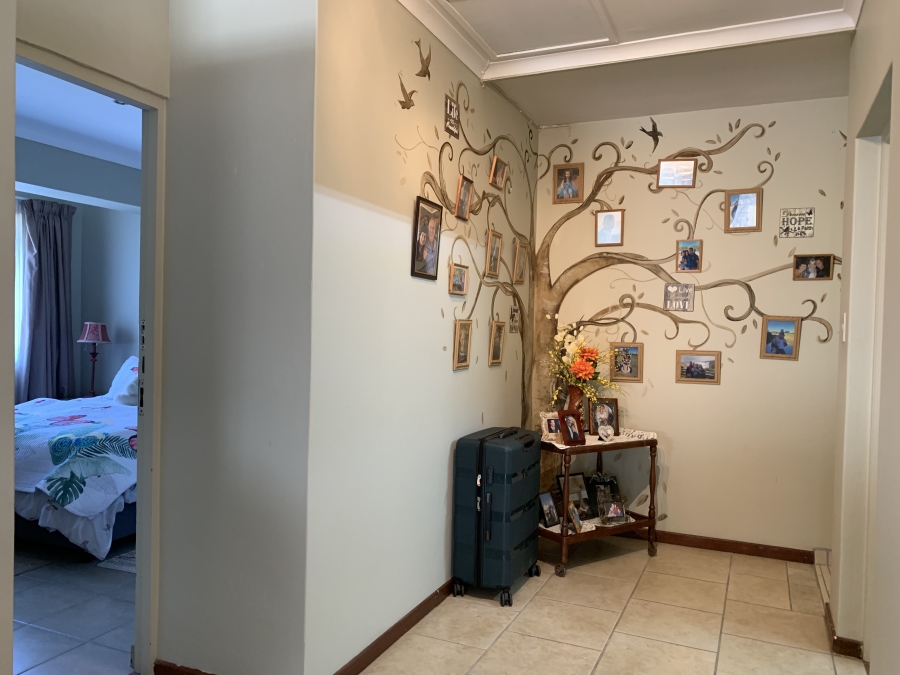 4 Bedroom Property for Sale in Wavecrest Eastern Cape